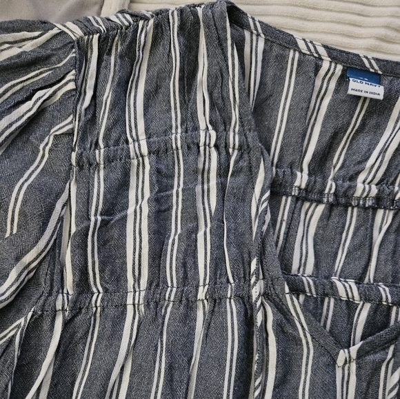 Old Navy Striped Blue and White Women's Top. Size XS - Picture 3 of 7